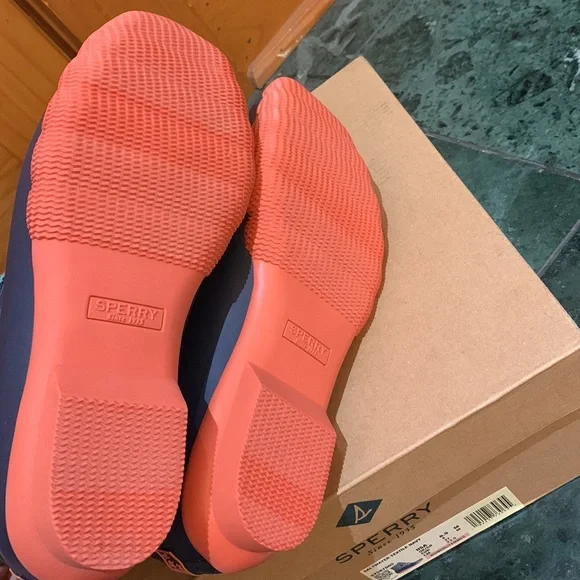 NWT Sperry Saltwater textile navy duck boots with coral bottoms - Picture 3 of 7